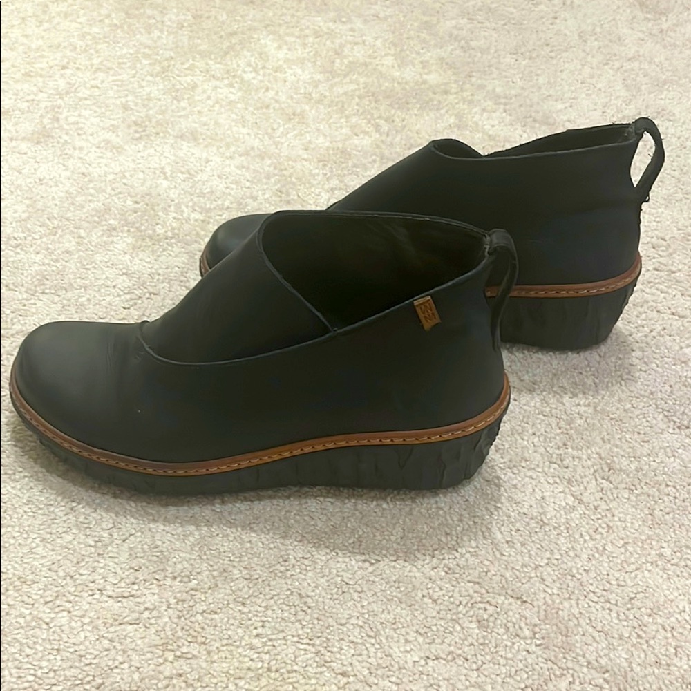 El Naturalista Black Slip-On Platform Ankle Booties